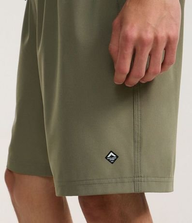 Bermuda con Detalle de Etiqueta Gomosa 4