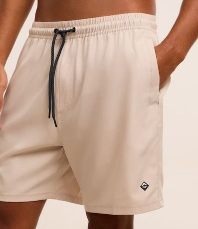 Bermuda con Detalle de Etiqueta Gomosa 3