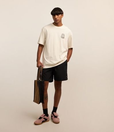 Bermuda con Detalle de Etiqueta Gomosa