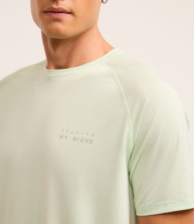 Remera Deportiva Regular con Tecnologia Dry y Estampa Lettering Refletiva 4