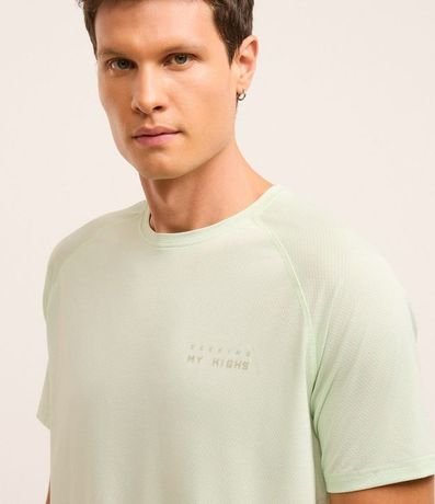 Remera Deportiva Regular con Tecnologia Dry y Estampa Lettering Refletiva 5