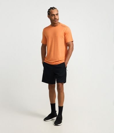Remera Deportiva con Tecnologia Dry y Detalles Reflectantes 2