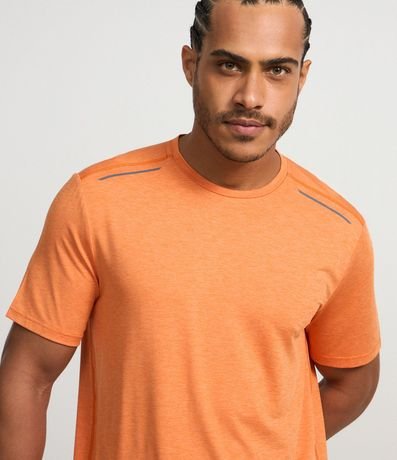 Remera Deportiva con Tecnologia Dry y Detalles Reflectantes 5