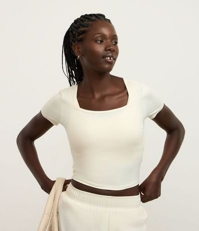 Remera Cropped Deportiva en Microfibra con Toque Suave