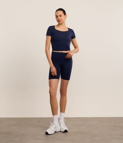 Remera Cropped Deportiva en Microfibra con Toque Suave 2
