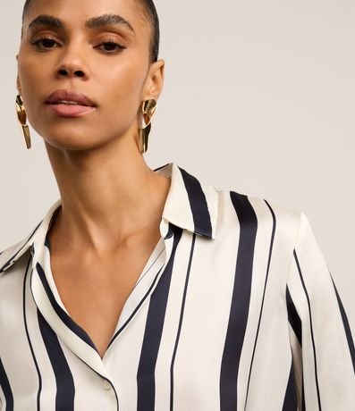 Camisa Satinada con Rayas y Vista con Botones 6