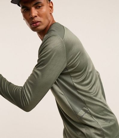 Remera Deportiva Dry Fit con Estampa Rayada 4