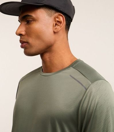 Remera Deportiva Dry Fit con Estampa Rayada 5