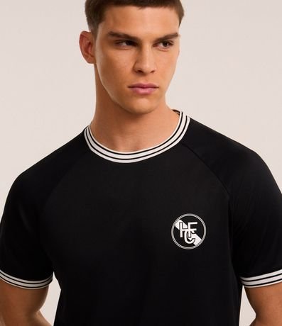 Remera Deportiva Comfort en Rib con Estampa Localizada y Tecnologia Dry 4