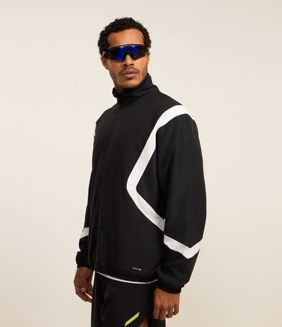 Campera Cuello Alto con Recortes Contrastantes 5