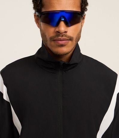 Campera Cuello Alto con Recortes Contrastantes 7