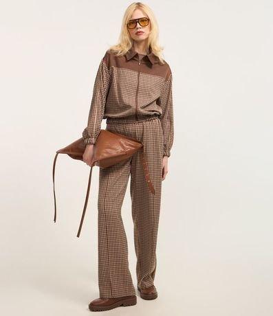 Pantalón Recto en Sastrería de Cuadros y Detalle Contrastante en el Lateral 3