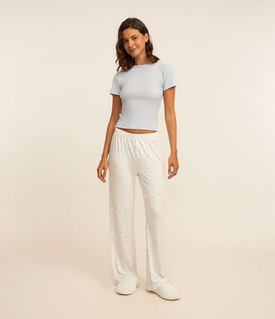 Pijama Largo en Rib con Estampa Floral y Detalle de Flor en el Cuello