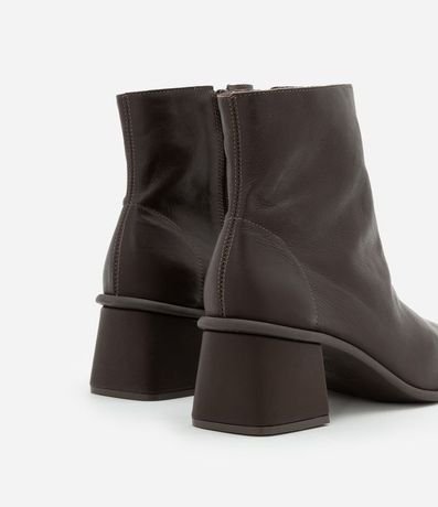 Bota Caño Mediano en Cuero con Pico Cuadrado y Tacón Grueso 4