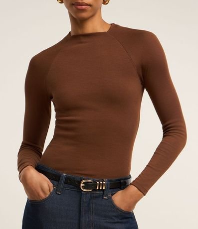 Blusa Básica en Viscosa con Cuello Alto y Sisa Raglán 3