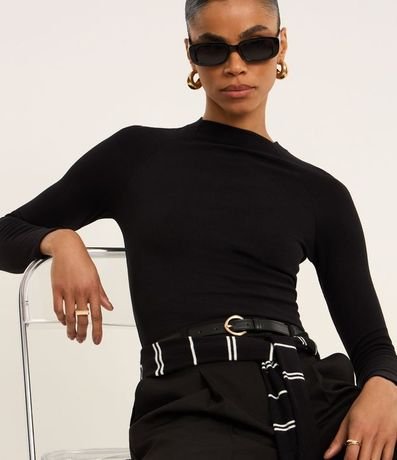 Blusa Básica en Viscosa con Cuello Alto y Sisa Raglán 4