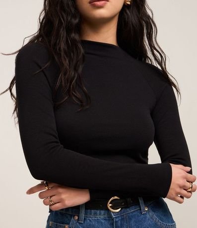 Blusa Básica en Viscosa con Cuello Alto y Sisa Raglán