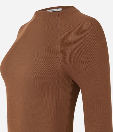 Blusa Básica en Viscosa con Cuello Alto y Sisa Raglán 6