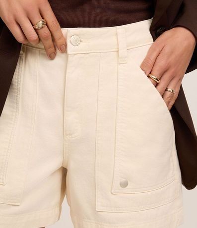 Short Mom en Sarga con Bolsillo Carpintero y Cintura Alta 4