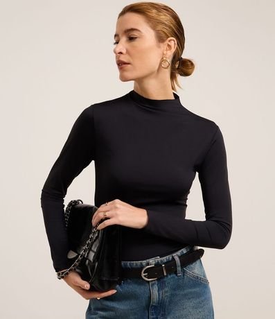 Blusa en Microfibra de Corte a Hilo con Cuello Alto