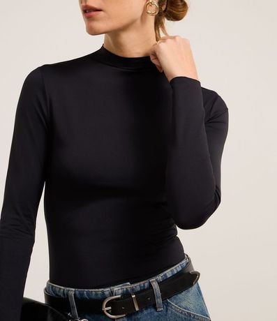 Blusa en Microfibra de Corte a Hilo con Cuello Alto 3