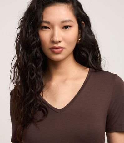 Blusa en Viscosa con Escote V y Manga Corta sin Estampa 4