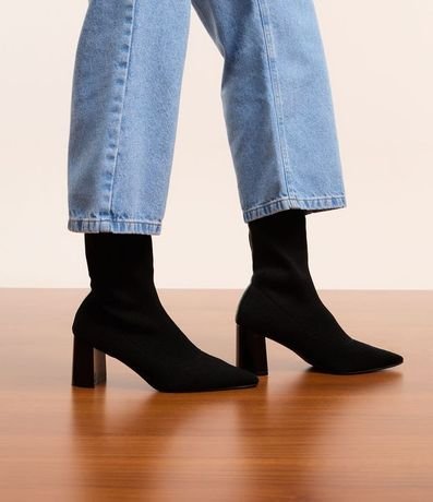 Bota Knit en Tejido Canelado con Punta Fina y Salto Bloco 7