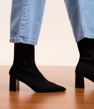 Bota Knit en Tejido Canelado con Punta Fina y Salto Bloco 2
