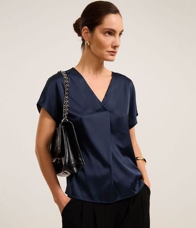 Blusa Suelta y Satinada con Pliegue Delantero 1