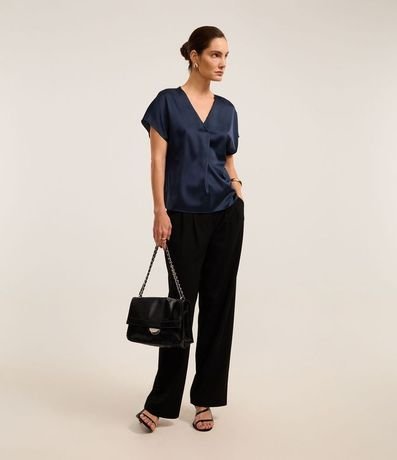 Blusa Suelta y Satinada con Pliegue Delantero 2