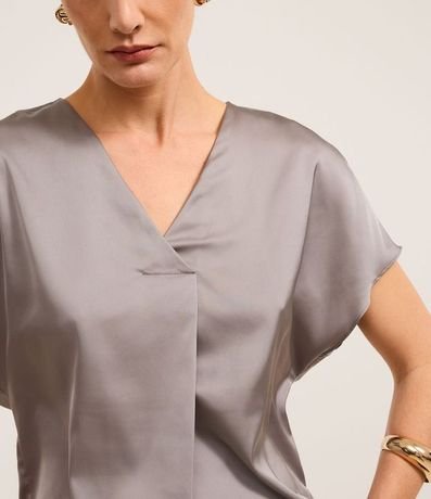 Blusa Suelta y Satinada con Pliegue Delantero 1