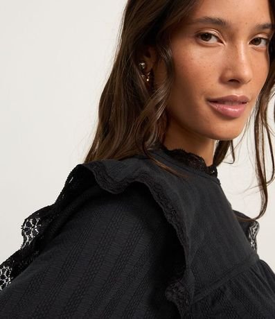 Blusa Bata Oversized con Detalles de Rendas 3