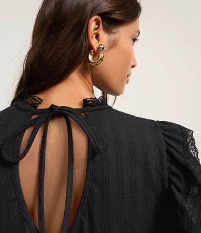 Blusa Bata Oversized con Detalles de Rendas 4