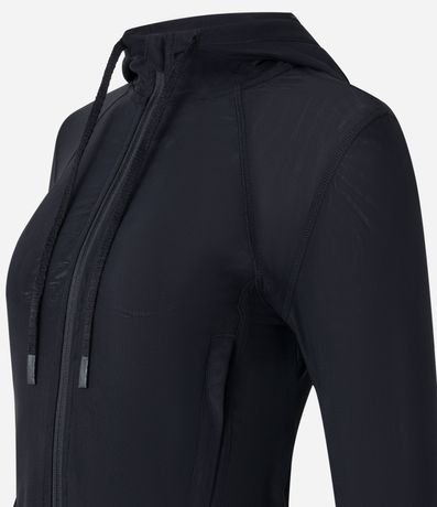 Campera Deportiva en Microfibra con Capucha y Recorte en Tule 9