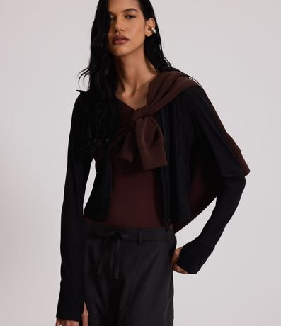 Campera Deportiva en Microfibra con Capucha y Recorte en Tule 2