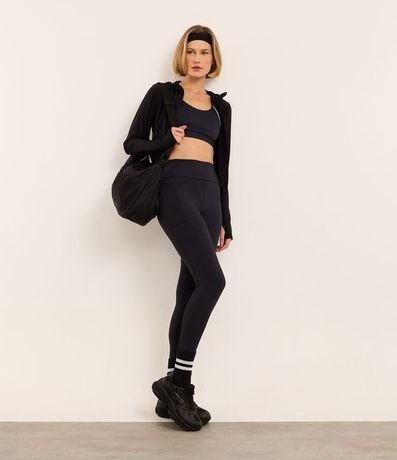 Campera Deportiva en Microfibra con Capucha y Recorte en Tule 6