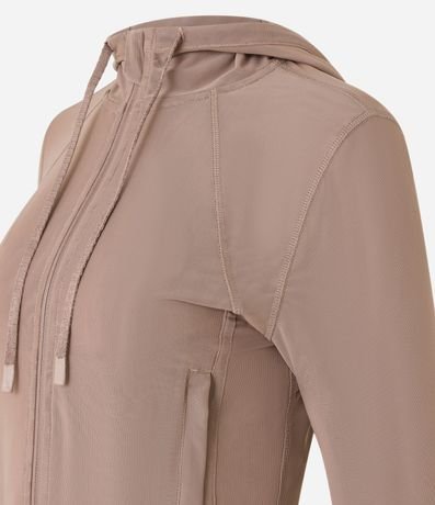 Campera Deportiva en Microfibra con Capucha y Recorte en Tule 6