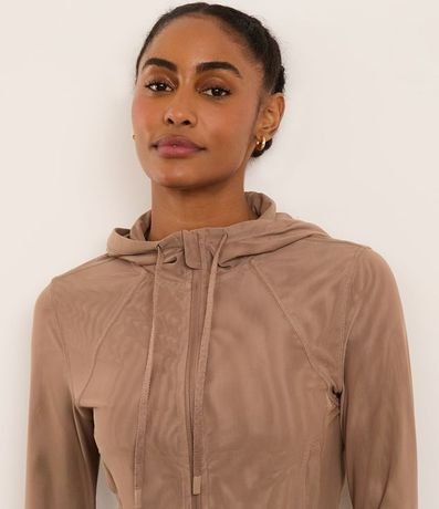 Campera Deportiva en Microfibra con Capucha y Recorte en Tule 4