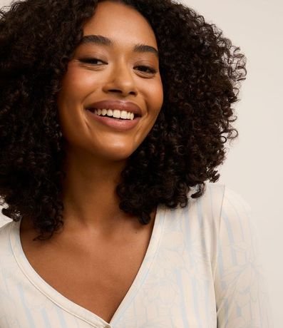 Pijama Largo en Peach Touch con Estampa Floral y Botones 2