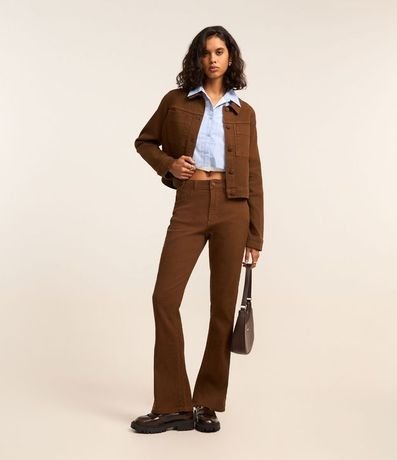 Pantalón Boot Cut Acanalada en Sarga con Botón Forrado