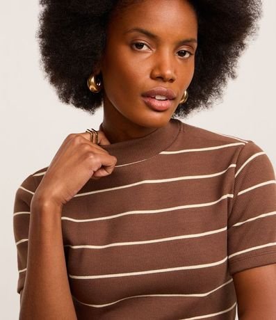 Blusa en Rib con Cuello Mediano y Estampa Rayada 3
