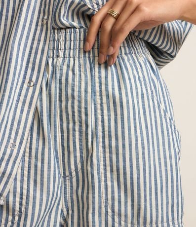 Short en Sarga con Bajo Plegado y Estampado de Rayas 4
