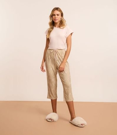 Pijama Capri con Detalle de Satén y Estampa Floral