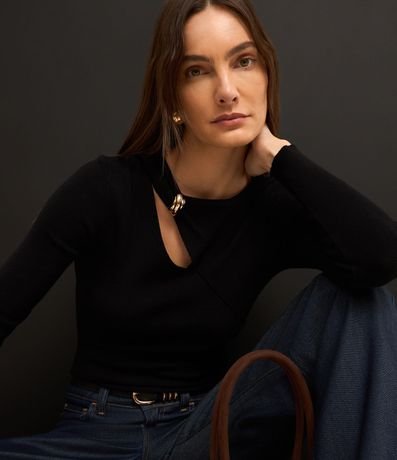 Blusa Acanalada en Punto con Detalle Metalizado y Cutout 5