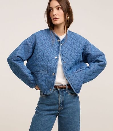 Campera Bomber en Jeans Capitoneada con Bolsillos Embutidos