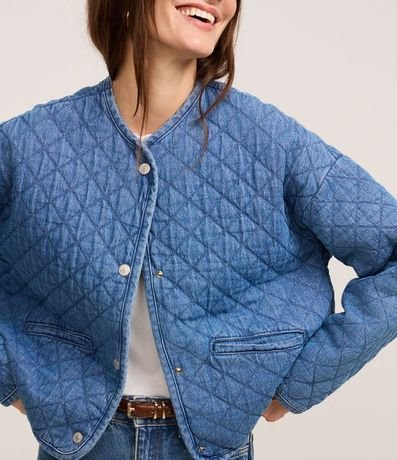 Campera Bomber en Jeans Capitoneada con Bolsillos Embutidos 4