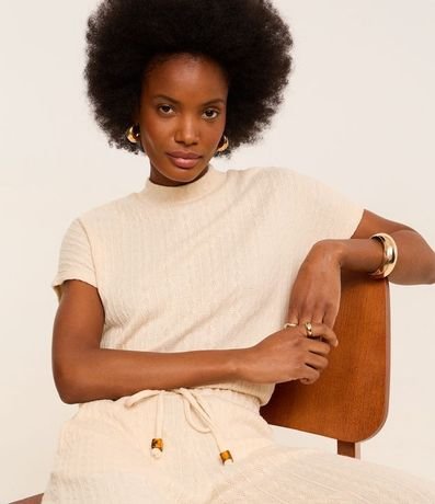 Blusa Texturizada con Cuello alto y Manga corta 5