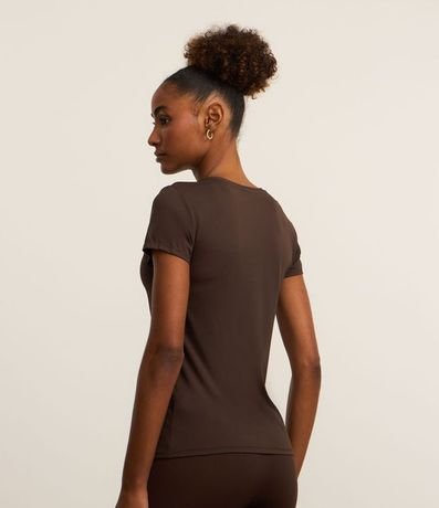 Remera Deportiva en Microfibra Texturizada con Estampa Sunday Coffee 3