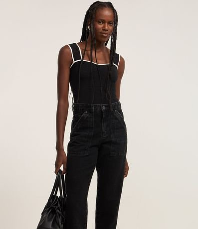 Pantalón Mom Jeans con Bolsillo Carpinteiro y Detalle Desteñido 2