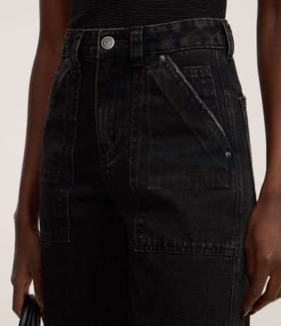 Pantalón Mom Jeans con Bolsillo Carpinteiro y Detalle Desteñido 4